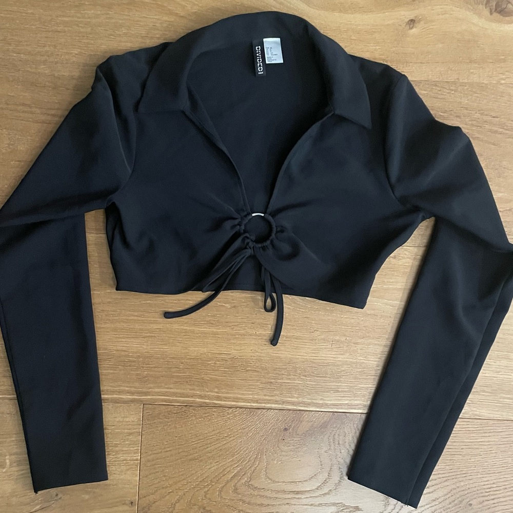 H&M Black Long Sleeve Button Down Crop Top With Cute Ring in Front